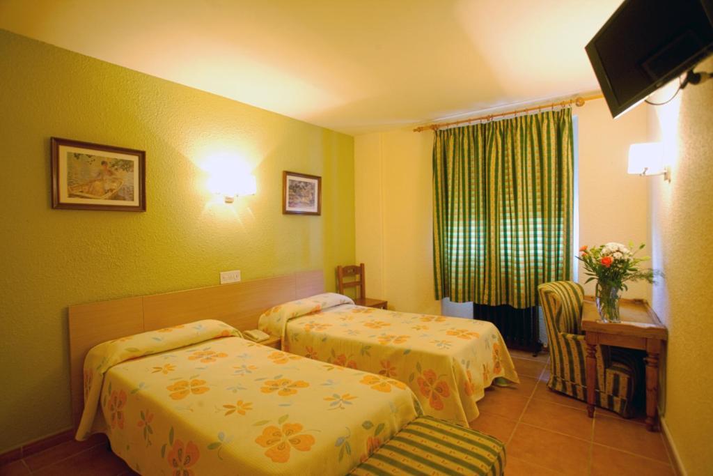 Hotel La Paz Jaca Zewnętrze zdjęcie
